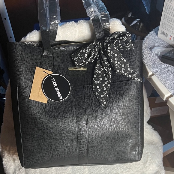 3 piece set Steve Madden Black Tote with Floral Bow - Picture 1 of 5